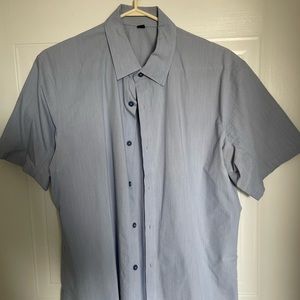 Men’s shirt sleeve dress shirt